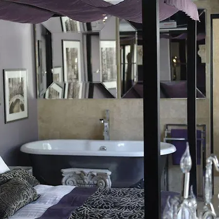 Vogue Hotel 4*